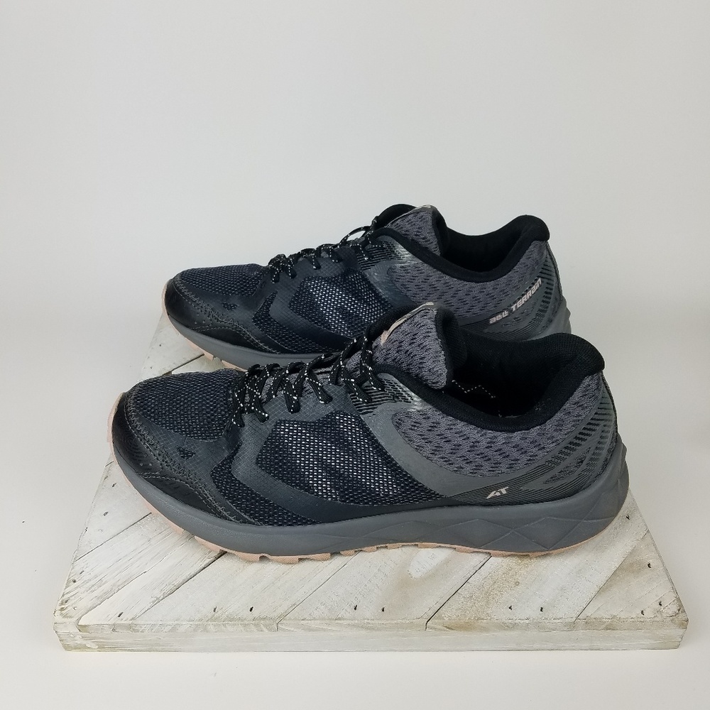 New Balance Women 590 V3 Sz 9. Eu 40.5